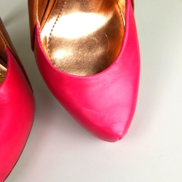 💥LAST CALL BCBG closed toe hot pink heels - Picture 5 of 5